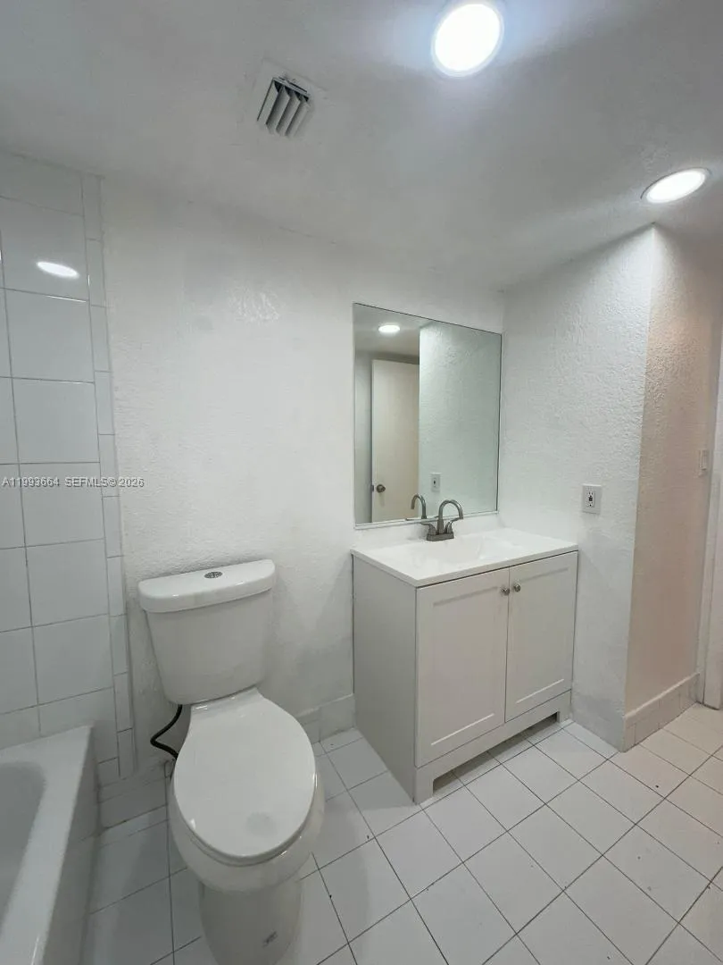 9360 Fontainebleau Blvd 104, Miami, Florida 33172, Miami, Florida 33172, 1 Bedroom Bedrooms, ,1 BathroomBathrooms,Residential Lease,For Rent,9360 Fontainebleau Blvd 104, Miami, Florida 33172,A11993664