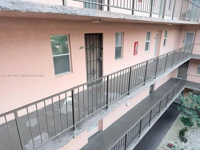 2841 Somerset Dr 305, Lauderdale Lakes, Florida 33, Lauderdale Lakes, Florida 33311, 1 Bedroom Bedrooms, ,1 BathroomBathrooms,Residential,For Sale,2841 Somerset Dr 305, Lauderdale Lakes, Florida 33,A11987848