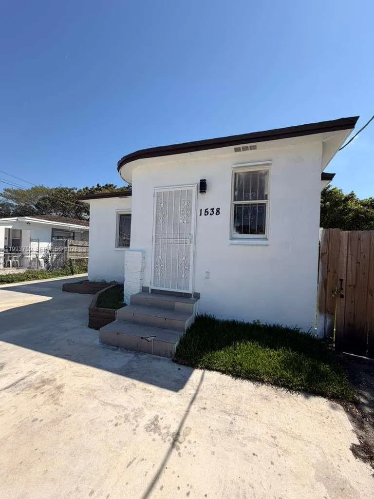 1538 Nw 66 St 1, Miami, Florida 33147, Miami, Florida 33147, 2 Bedrooms Bedrooms, ,1 BathroomBathrooms,Residential Lease,For Rent,1538 Nw 66 St 1, Miami, Florida 33147,A11993702