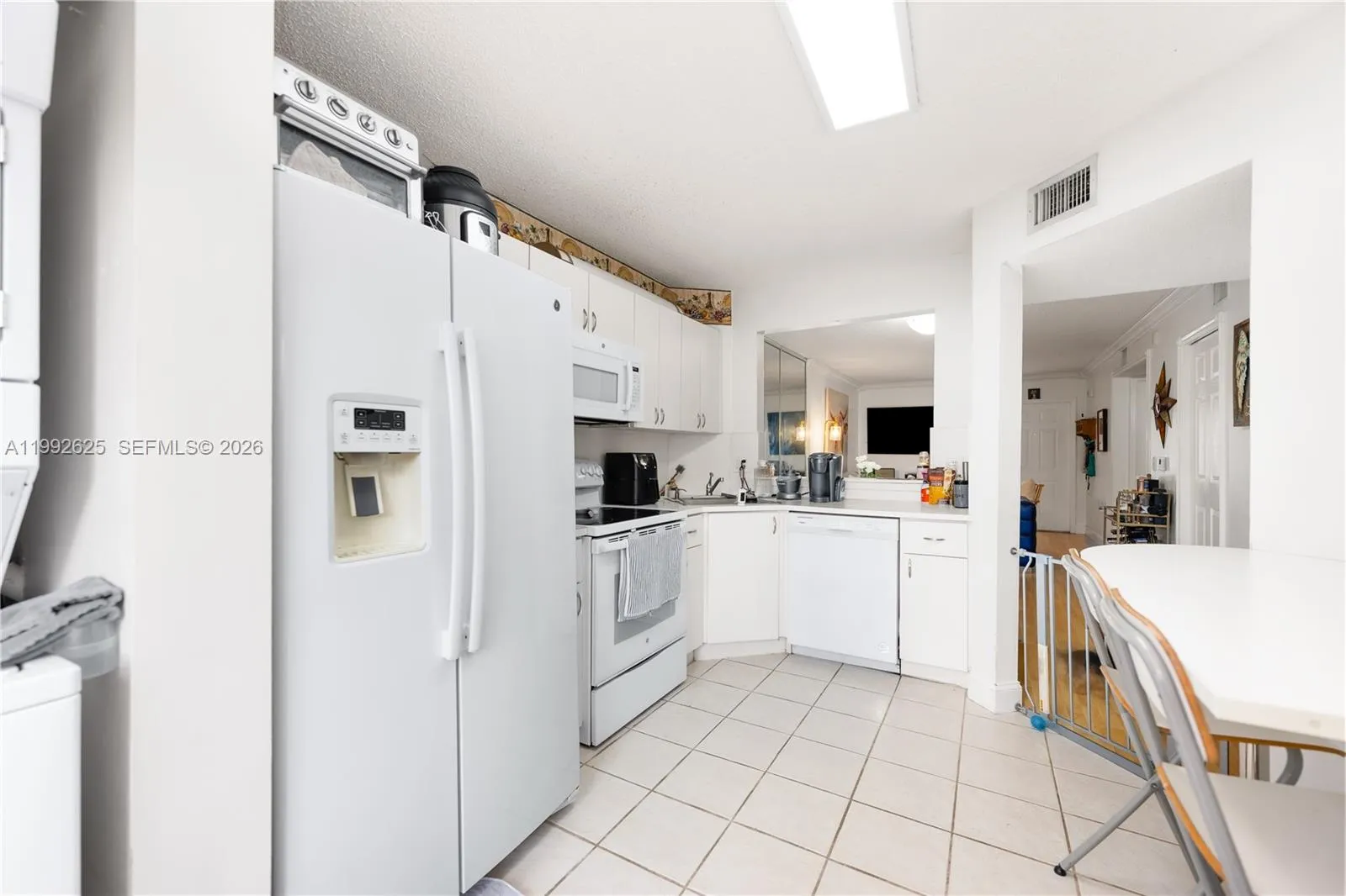 7760 Nw 22nd St 103, Pembroke Pines, Florida 33024, Pembroke Pines, Florida 33024, 2 Bedrooms Bedrooms, ,2 BathroomsBathrooms,Residential Lease,For Rent,7760 Nw 22nd St 103, Pembroke Pines, Florida 33024,A11992625