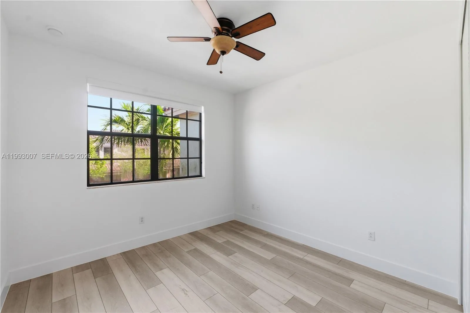 2nd bedroom Upstairs