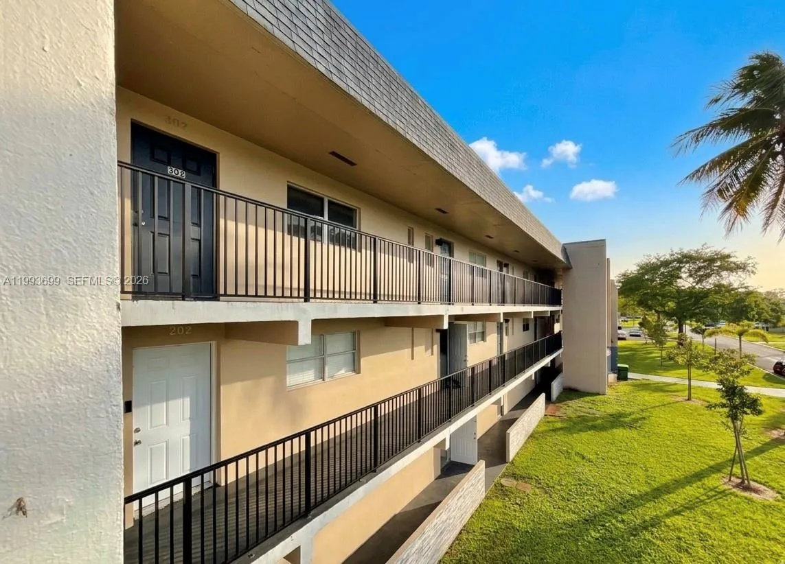 7900 S Colony Cir S 303, Tamarac, Florida 33321, Tamarac, Florida 33321, 1 Bedroom Bedrooms, ,1 BathroomBathrooms,Residential Lease,For Rent,7900 S Colony Cir S 303, Tamarac, Florida 33321,A11993699