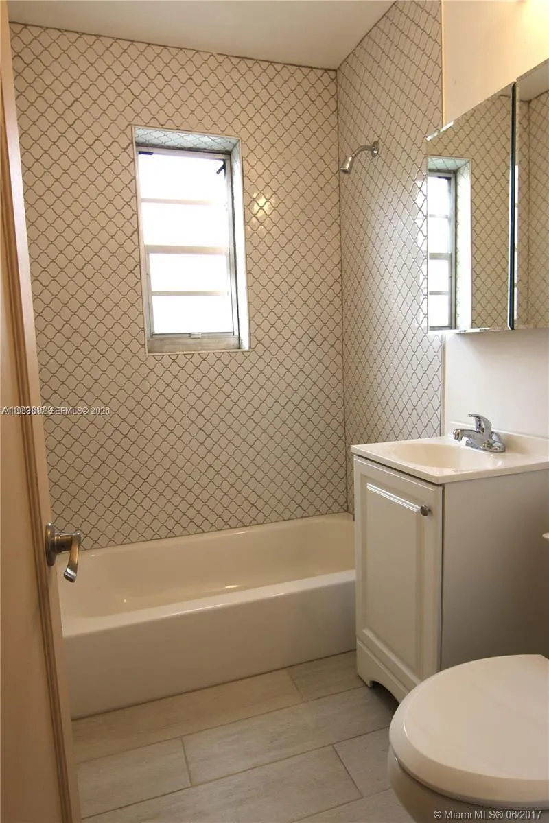 619 Anastasia Ave 4, Coral Gables, Florida 33134, Coral Gables, Florida 33134, 2 Bedrooms Bedrooms, ,1 BathroomBathrooms,Residential Lease,For Rent,619 Anastasia Ave 4, Coral Gables, Florida 33134,A11993817