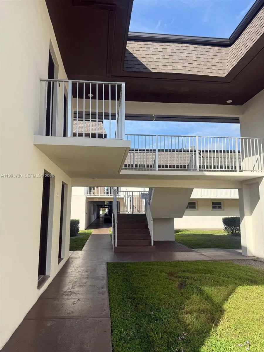 8601 Sw 94th St 125w, Miami, Florida 33156, Miami, Florida 33156, 3 Bedrooms Bedrooms, ,2 BathroomsBathrooms,Residential,For Sale,8601 Sw 94th St 125w, Miami, Florida 33156,A11993720