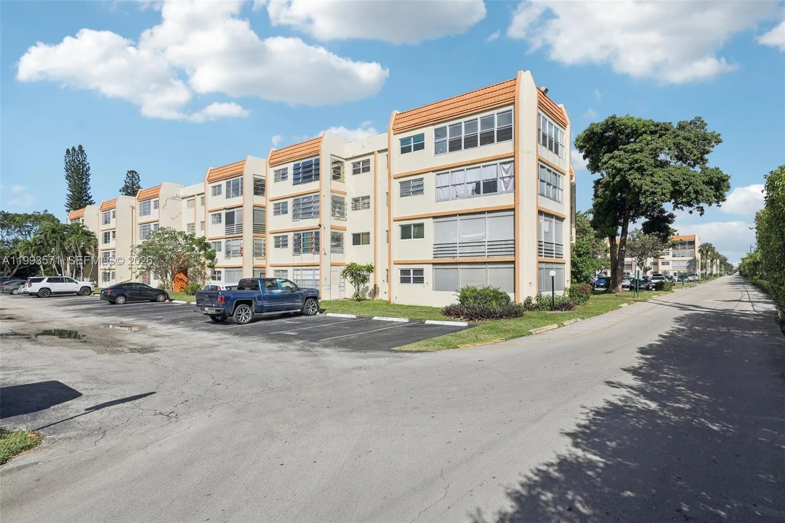 2301 Nw 41st Ave 403, Lauderhill, Florida 33313, Lauderhill, Florida 33313, 1 Bedroom Bedrooms, ,1 BathroomBathrooms,Residential,For Sale,2301 Nw 41st Ave 403, Lauderhill, Florida 33313,A11993571