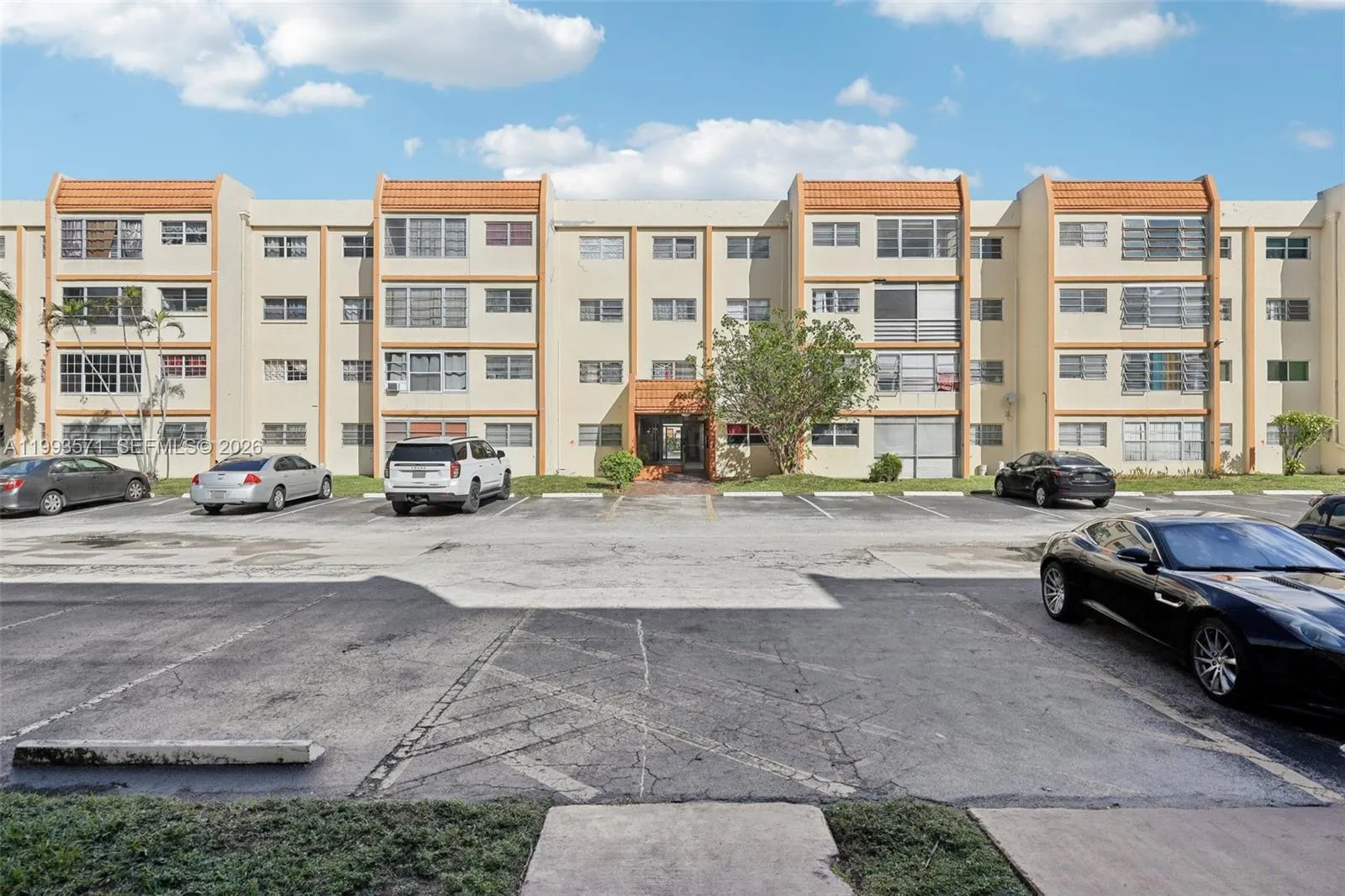 2301 Nw 41st Ave 403, Lauderhill, Florida 33313, Lauderhill, Florida 33313, 1 Bedroom Bedrooms, ,1 BathroomBathrooms,Residential,For Sale,2301 Nw 41st Ave 403, Lauderhill, Florida 33313,A11993571