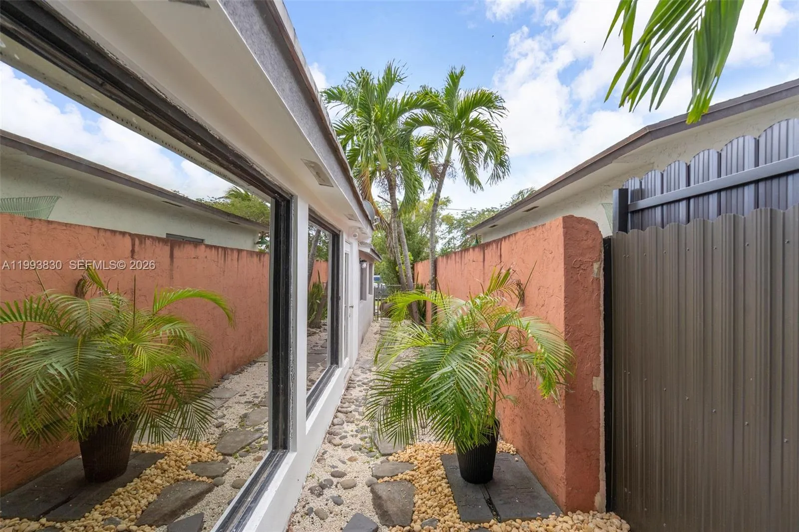 6295 Sw 29th St 1, Miami, Florida 33155, Miami, Florida 33155, 2 Bedrooms Bedrooms, ,1 BathroomBathrooms,Residential Lease,For Rent,6295 Sw 29th St 1, Miami, Florida 33155,A11993830