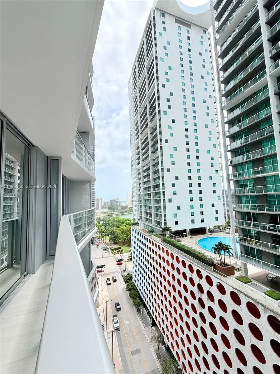 77 Se 5th St 1608, Miami, Florida 33131, Miami, Florida 33131, 1 Bedroom Bedrooms, ,1 BathroomBathrooms,Residential Lease,For Rent,77 Se 5th St 1608, Miami, Florida 33131,A11993360
