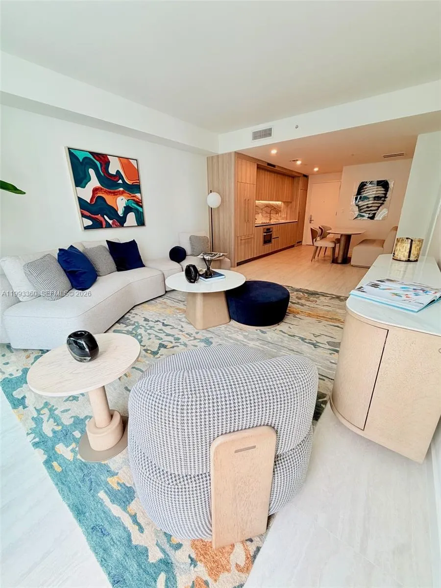 77 Se 5th St 1608, Miami, Florida 33131, Miami, Florida 33131, 1 Bedroom Bedrooms, ,1 BathroomBathrooms,Residential Lease,For Rent,77 Se 5th St 1608, Miami, Florida 33131,A11993360