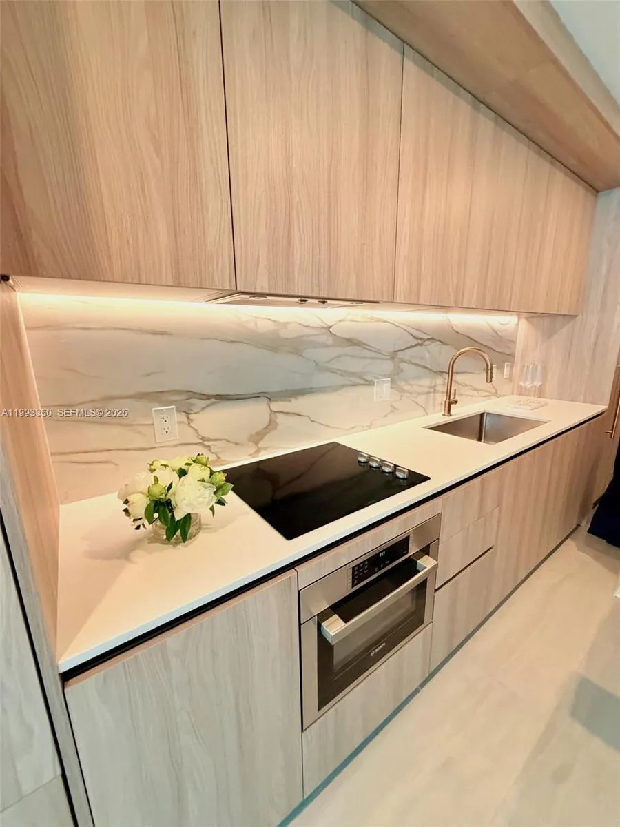 77 Se 5th St 1608, Miami, Florida 33131, Miami, Florida 33131, 1 Bedroom Bedrooms, ,1 BathroomBathrooms,Residential Lease,For Rent,77 Se 5th St 1608, Miami, Florida 33131,A11993360