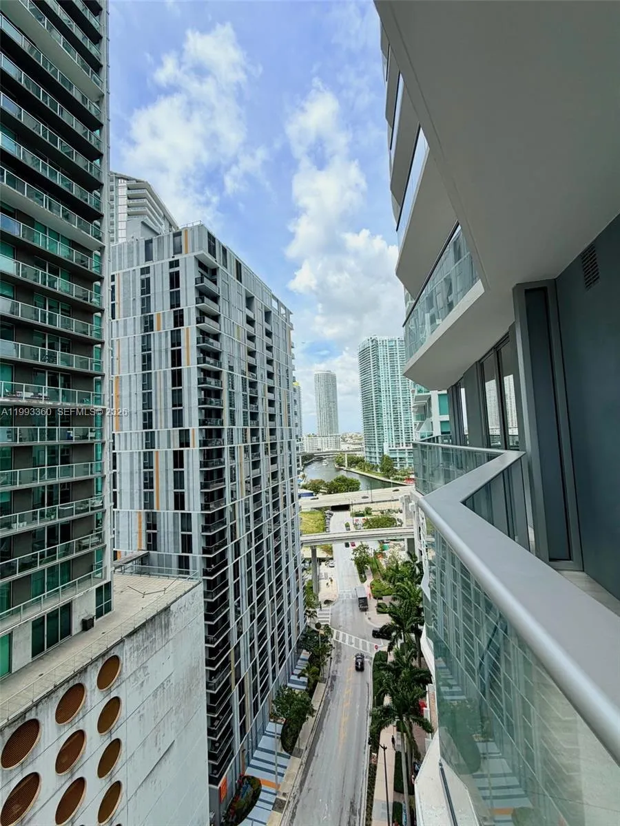 77 Se 5th St 1608, Miami, Florida 33131, Miami, Florida 33131, 1 Bedroom Bedrooms, ,1 BathroomBathrooms,Residential Lease,For Rent,77 Se 5th St 1608, Miami, Florida 33131,A11993360