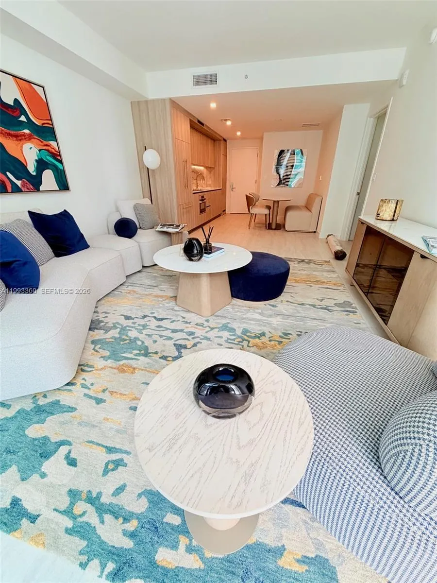 77 Se 5th St 1608, Miami, Florida 33131, Miami, Florida 33131, 1 Bedroom Bedrooms, ,1 BathroomBathrooms,Residential Lease,For Rent,77 Se 5th St 1608, Miami, Florida 33131,A11993360
