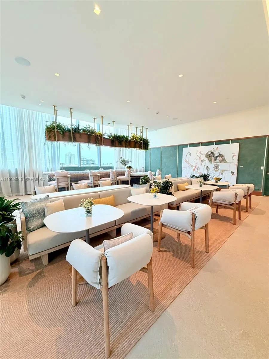 77 Se 5th St 1608, Miami, Florida 33131, Miami, Florida 33131, 1 Bedroom Bedrooms, ,1 BathroomBathrooms,Residential Lease,For Rent,77 Se 5th St 1608, Miami, Florida 33131,A11993360