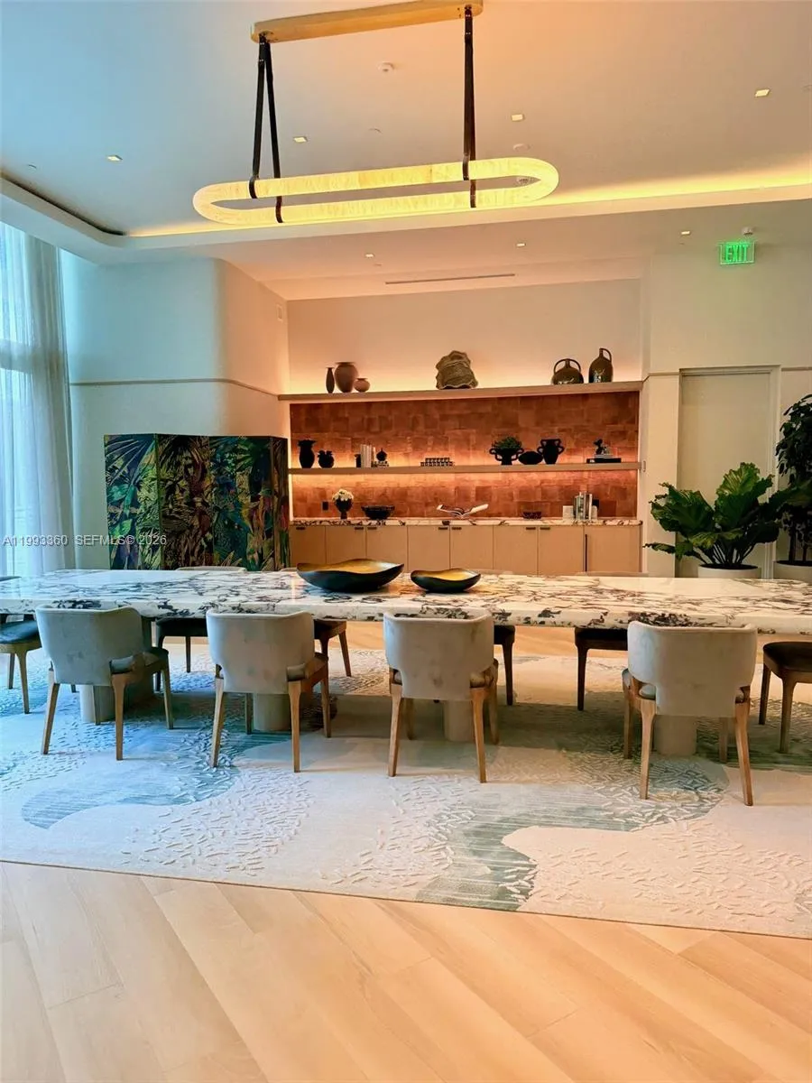 77 Se 5th St 1608, Miami, Florida 33131, Miami, Florida 33131, 1 Bedroom Bedrooms, ,1 BathroomBathrooms,Residential Lease,For Rent,77 Se 5th St 1608, Miami, Florida 33131,A11993360