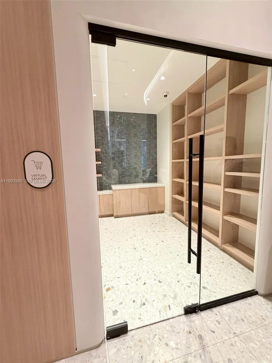 77 Se 5th St 1608, Miami, Florida 33131, Miami, Florida 33131, 1 Bedroom Bedrooms, ,1 BathroomBathrooms,Residential Lease,For Rent,77 Se 5th St 1608, Miami, Florida 33131,A11993360