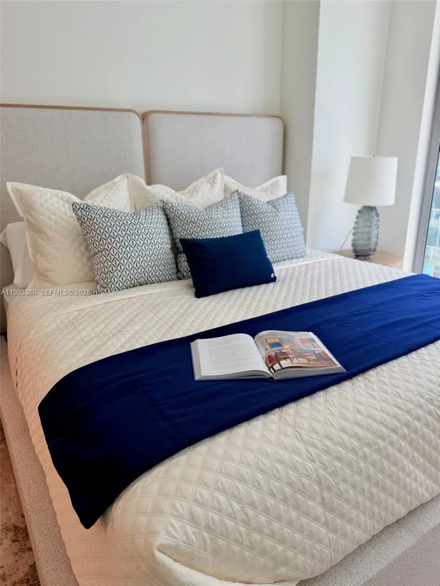 77 Se 5th St 1608, Miami, Florida 33131, Miami, Florida 33131, 1 Bedroom Bedrooms, ,1 BathroomBathrooms,Residential Lease,For Rent,77 Se 5th St 1608, Miami, Florida 33131,A11993360