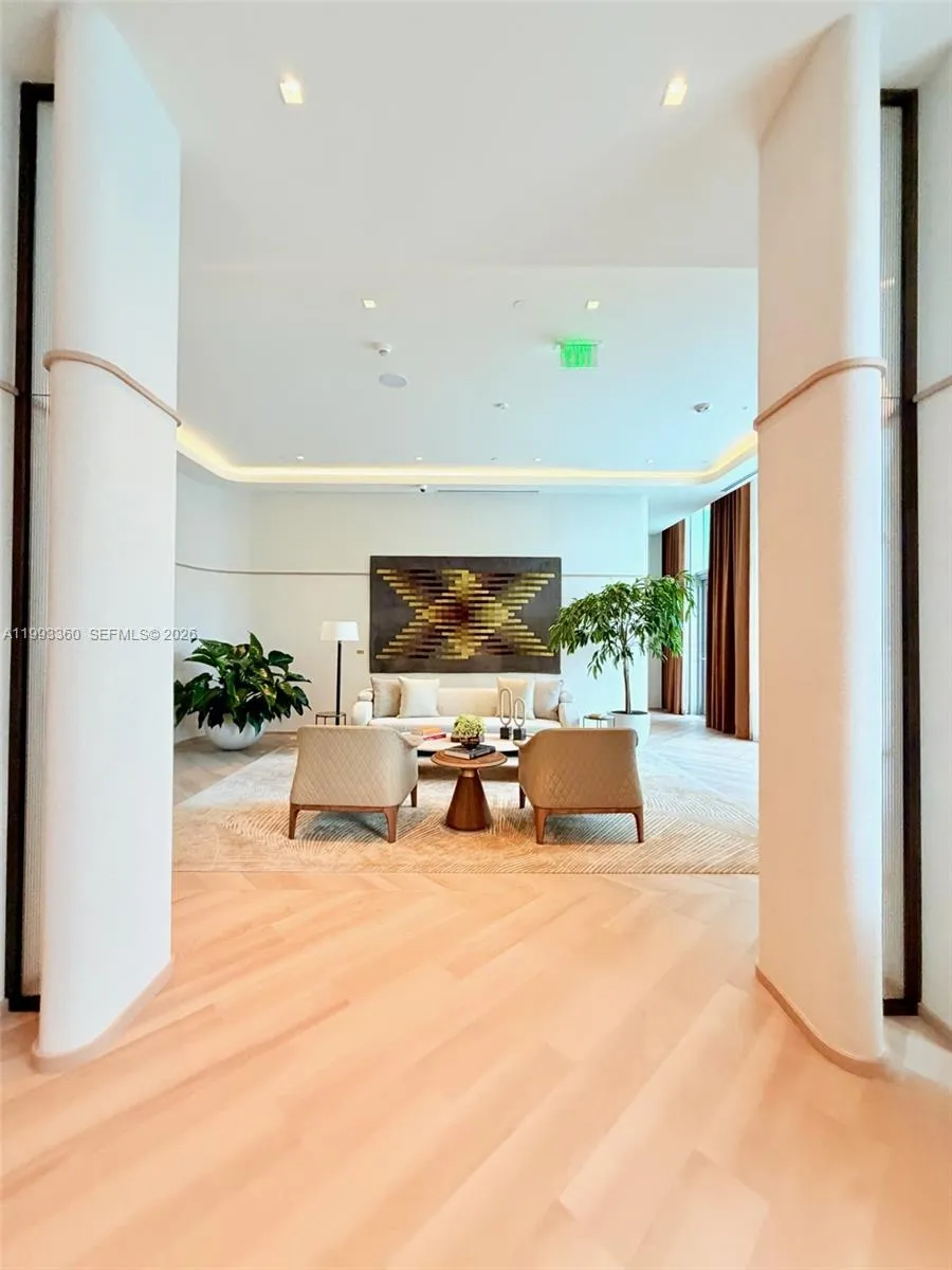 77 Se 5th St 1608, Miami, Florida 33131, Miami, Florida 33131, 1 Bedroom Bedrooms, ,1 BathroomBathrooms,Residential Lease,For Rent,77 Se 5th St 1608, Miami, Florida 33131,A11993360
