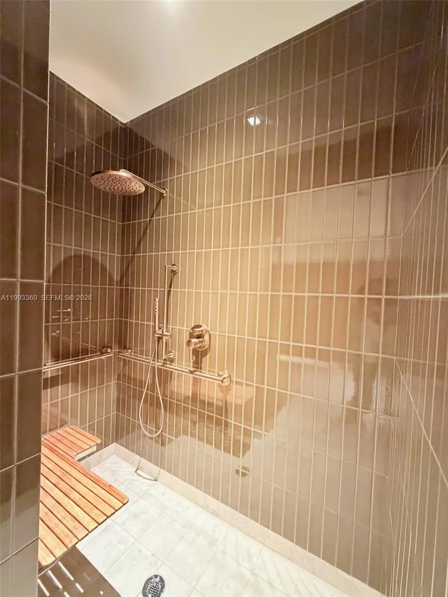 77 Se 5th St 1608, Miami, Florida 33131, Miami, Florida 33131, 1 Bedroom Bedrooms, ,1 BathroomBathrooms,Residential Lease,For Rent,77 Se 5th St 1608, Miami, Florida 33131,A11993360