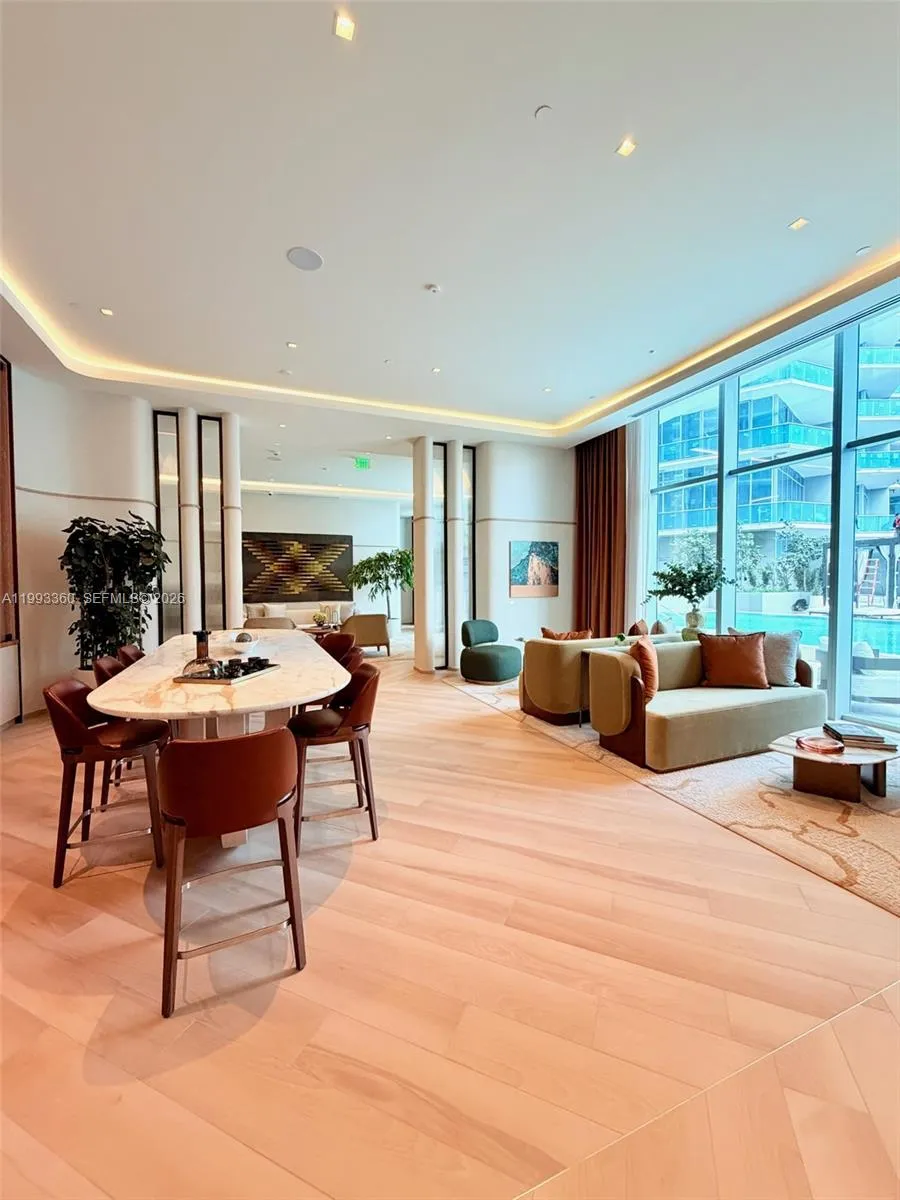 77 Se 5th St 1608, Miami, Florida 33131, Miami, Florida 33131, 1 Bedroom Bedrooms, ,1 BathroomBathrooms,Residential Lease,For Rent,77 Se 5th St 1608, Miami, Florida 33131,A11993360