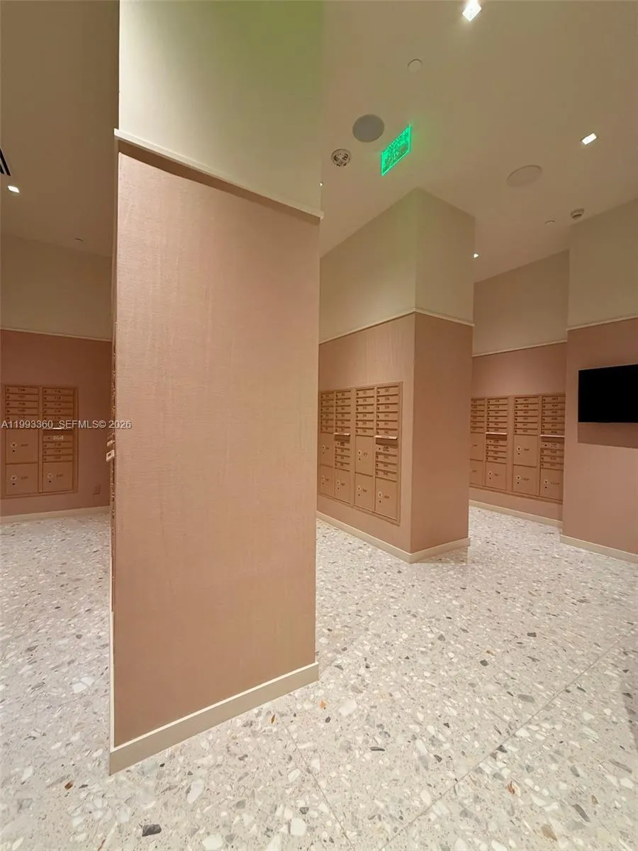 77 Se 5th St 1608, Miami, Florida 33131, Miami, Florida 33131, 1 Bedroom Bedrooms, ,1 BathroomBathrooms,Residential Lease,For Rent,77 Se 5th St 1608, Miami, Florida 33131,A11993360