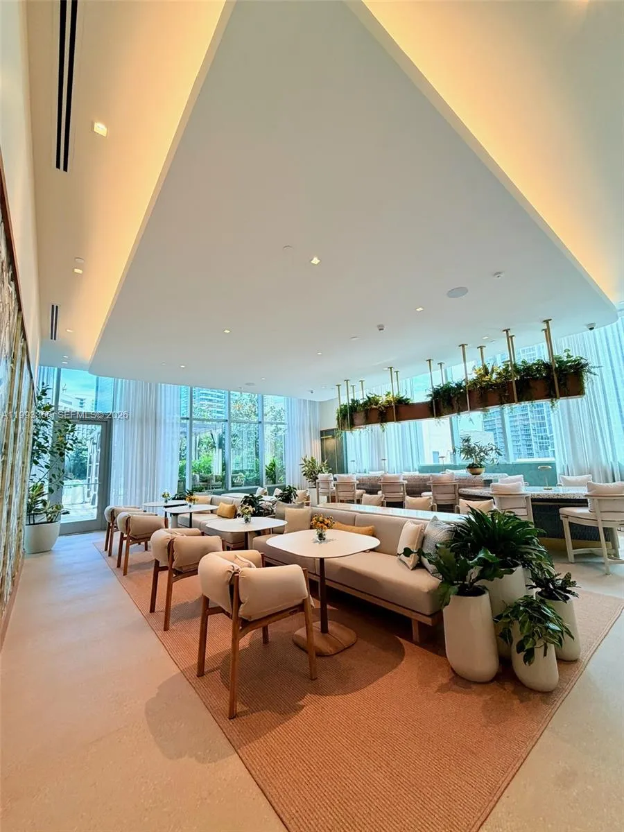 77 Se 5th St 1608, Miami, Florida 33131, Miami, Florida 33131, 1 Bedroom Bedrooms, ,1 BathroomBathrooms,Residential Lease,For Rent,77 Se 5th St 1608, Miami, Florida 33131,A11993360