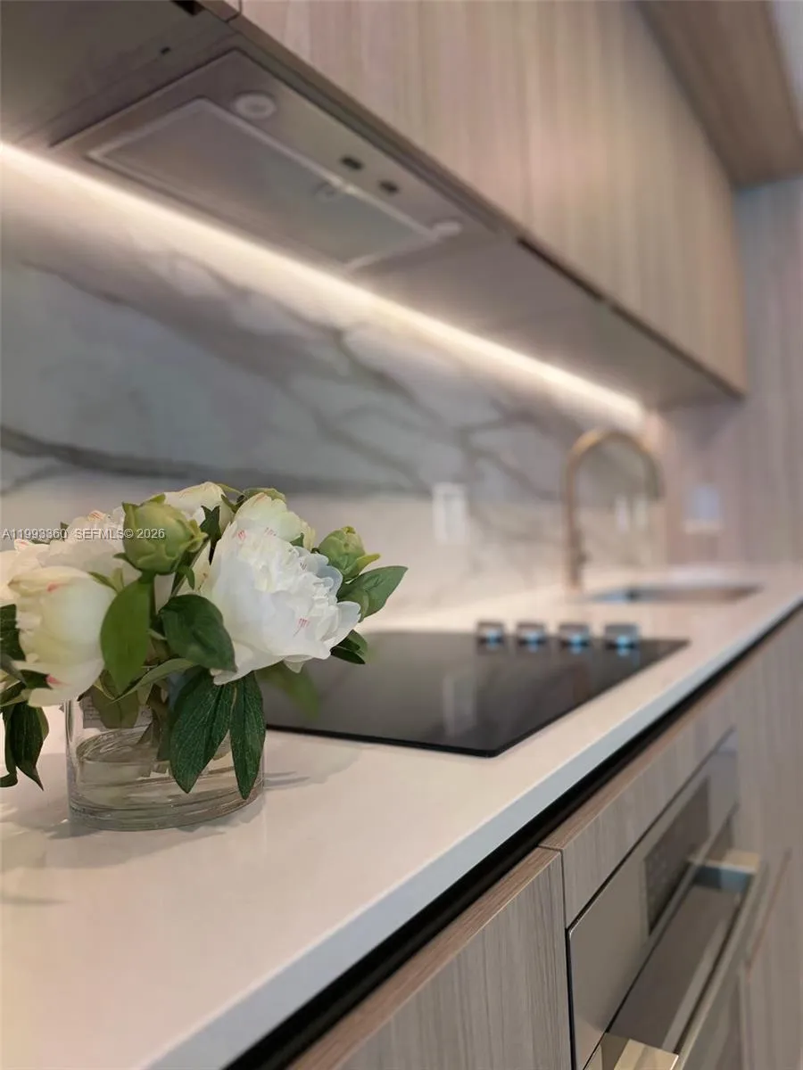 77 Se 5th St 1608, Miami, Florida 33131, Miami, Florida 33131, 1 Bedroom Bedrooms, ,1 BathroomBathrooms,Residential Lease,For Rent,77 Se 5th St 1608, Miami, Florida 33131,A11993360