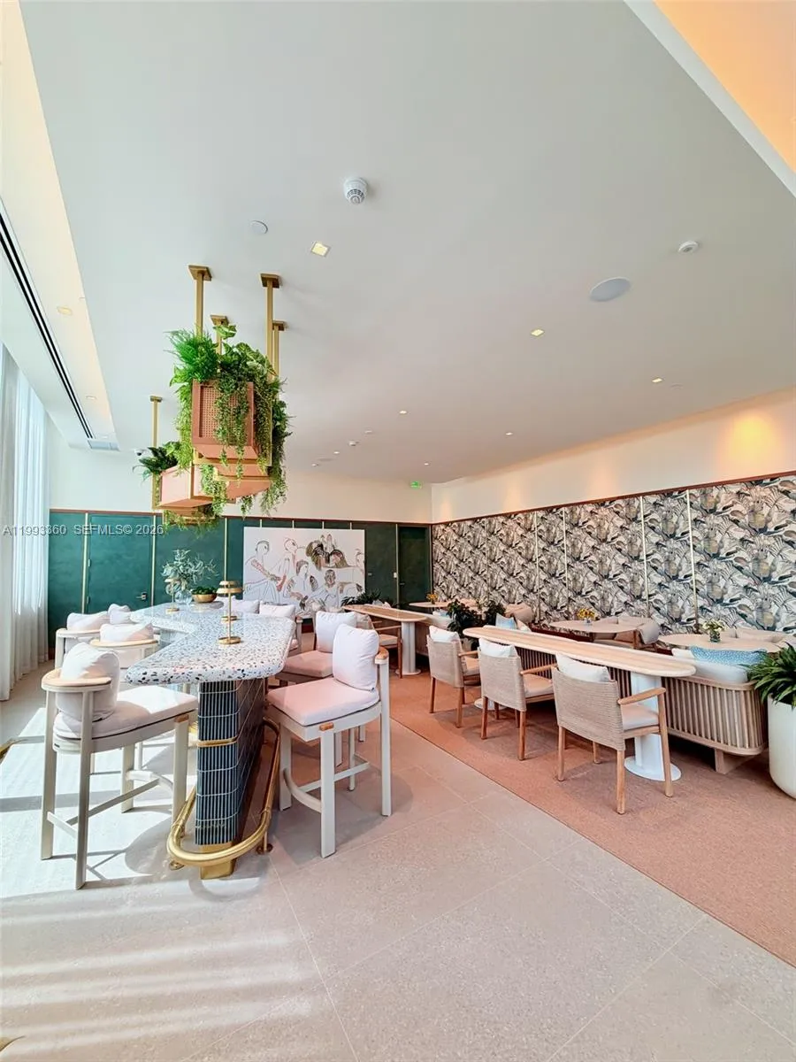 77 Se 5th St 1608, Miami, Florida 33131, Miami, Florida 33131, 1 Bedroom Bedrooms, ,1 BathroomBathrooms,Residential Lease,For Rent,77 Se 5th St 1608, Miami, Florida 33131,A11993360