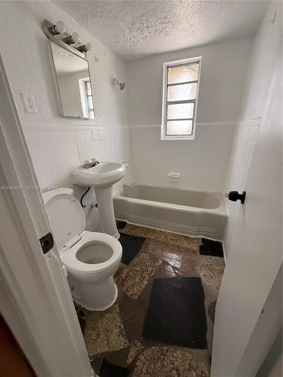 1306 Nw 61st St 5, Miami, Florida 33142, Miami, Florida 33142, 2 Bedrooms Bedrooms, ,1 BathroomBathrooms,Residential Lease,For Rent,1306 Nw 61st St 5, Miami, Florida 33142,A11993855