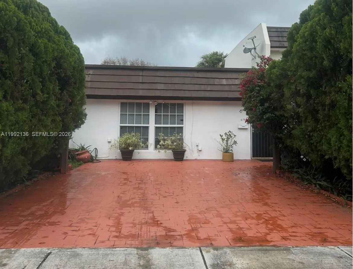6755 Crooked Palm Ter, Miami Lakes, Florida 33014, Miami Lakes, Florida 33014, 2 Bedrooms Bedrooms, ,1 BathroomBathrooms,Residential,For Sale,6755 Crooked Palm Ter, Miami Lakes, Florida 33014,A11992136