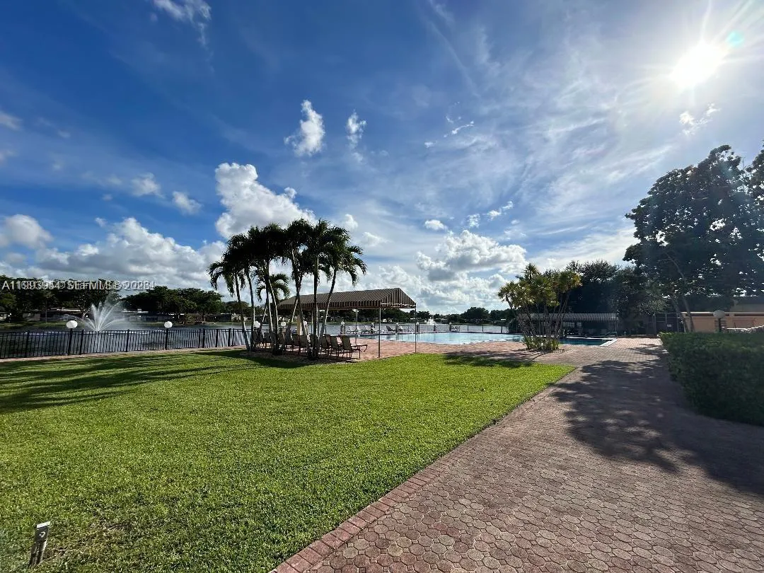 115 Briarwood Cir 2-3, Hollywood, Florida 33024, Hollywood, Florida 33024, 2 Bedrooms Bedrooms, ,2 BathroomsBathrooms,Residential Lease,For Rent,115 Briarwood Cir 2-3, Hollywood, Florida 33024,A11993954
