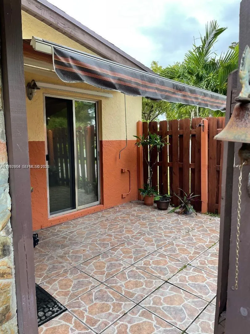 115 Briarwood Cir 2-3, Hollywood, Florida 33024, Hollywood, Florida 33024, 2 Bedrooms Bedrooms, ,2 BathroomsBathrooms,Residential Lease,For Rent,115 Briarwood Cir 2-3, Hollywood, Florida 33024,A11993954