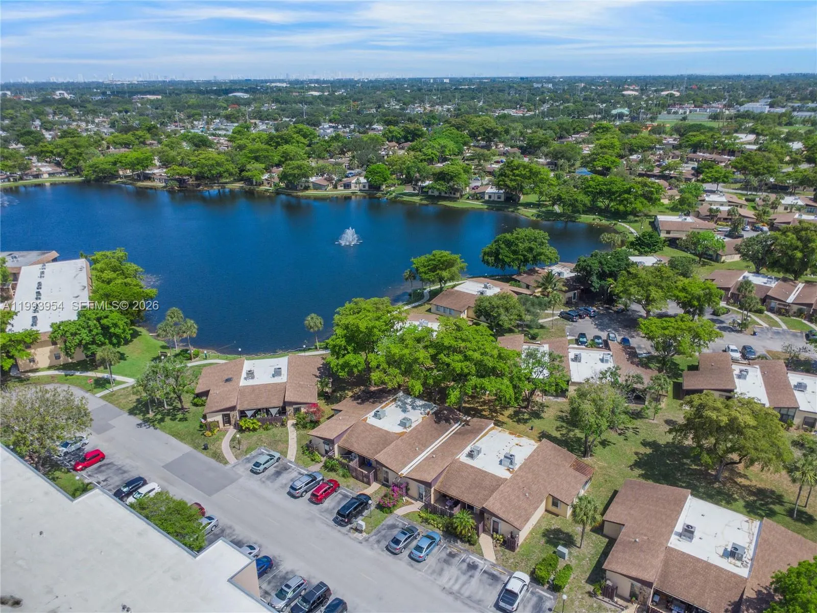 115 Briarwood Cir 2-3, Hollywood, Florida 33024, Hollywood, Florida 33024, 2 Bedrooms Bedrooms, ,2 BathroomsBathrooms,Residential Lease,For Rent,115 Briarwood Cir 2-3, Hollywood, Florida 33024,A11993954