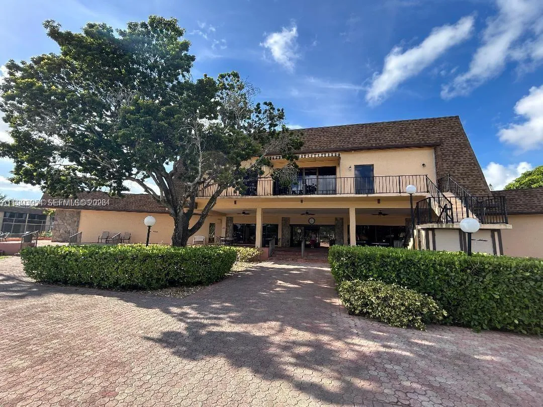 115 Briarwood Cir 2-3, Hollywood, Florida 33024, Hollywood, Florida 33024, 2 Bedrooms Bedrooms, ,2 BathroomsBathrooms,Residential Lease,For Rent,115 Briarwood Cir 2-3, Hollywood, Florida 33024,A11993954