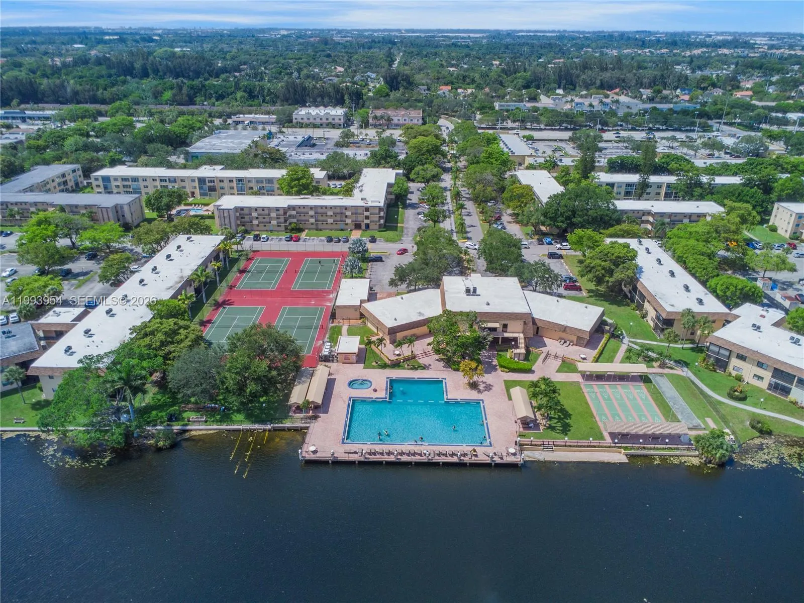 115 Briarwood Cir 2-3, Hollywood, Florida 33024, Hollywood, Florida 33024, 2 Bedrooms Bedrooms, ,2 BathroomsBathrooms,Residential Lease,For Rent,115 Briarwood Cir 2-3, Hollywood, Florida 33024,A11993954