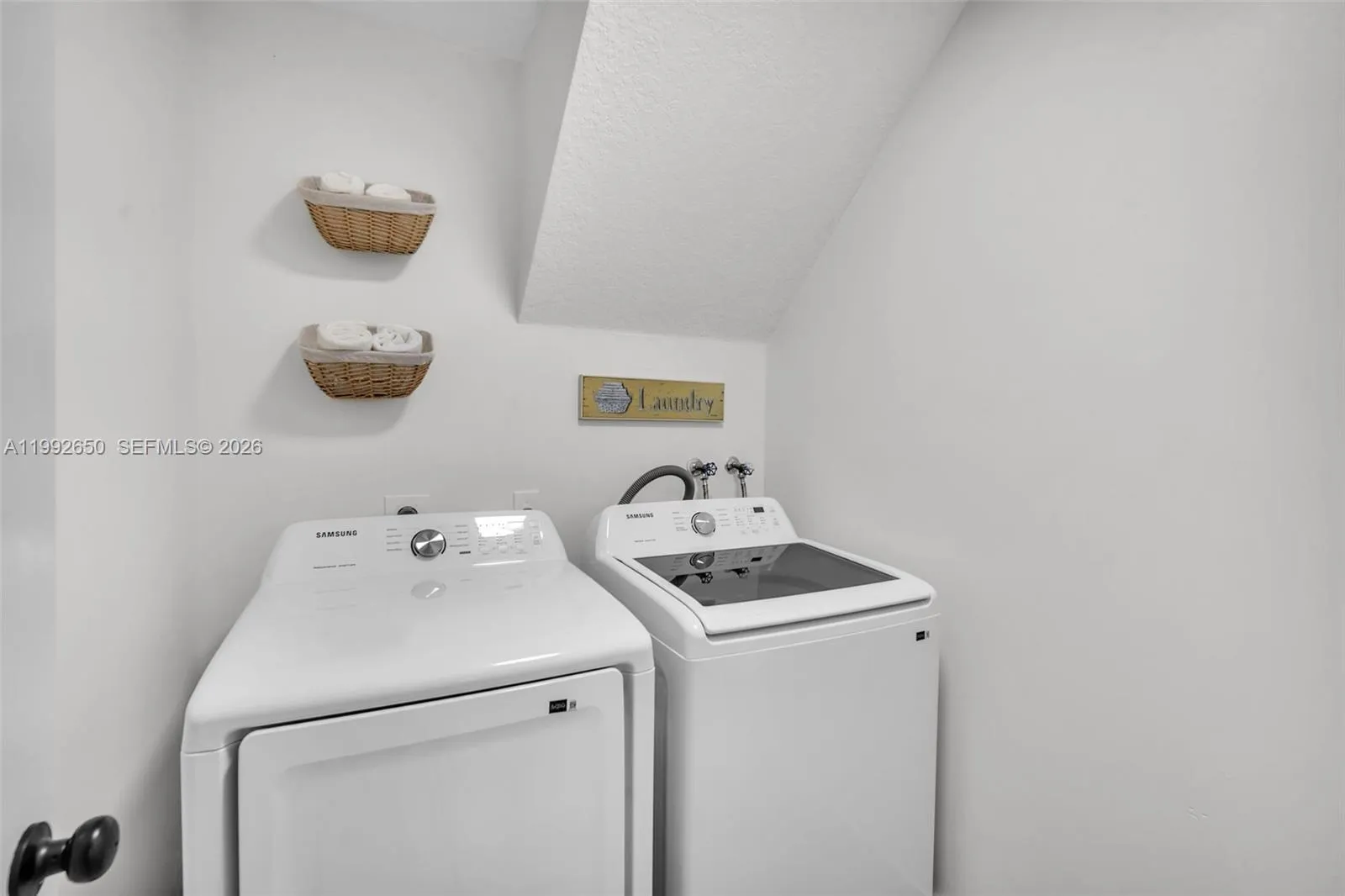 9732 Nw 32nd St, Doral, Florida 33172, Doral, Florida 33172, 4 Bedrooms Bedrooms, ,3 BathroomsBathrooms,Residential,For Sale,9732 Nw 32nd St, Doral, Florida 33172,A11992650