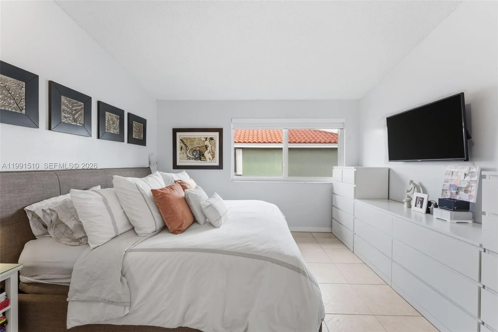 8657 Nw 2nd St, Miami, Florida 33126, Miami, Florida 33126, 5 Bedrooms Bedrooms, ,2 BathroomsBathrooms,Residential,For Sale,8657 Nw 2nd St, Miami, Florida 33126,A11991510