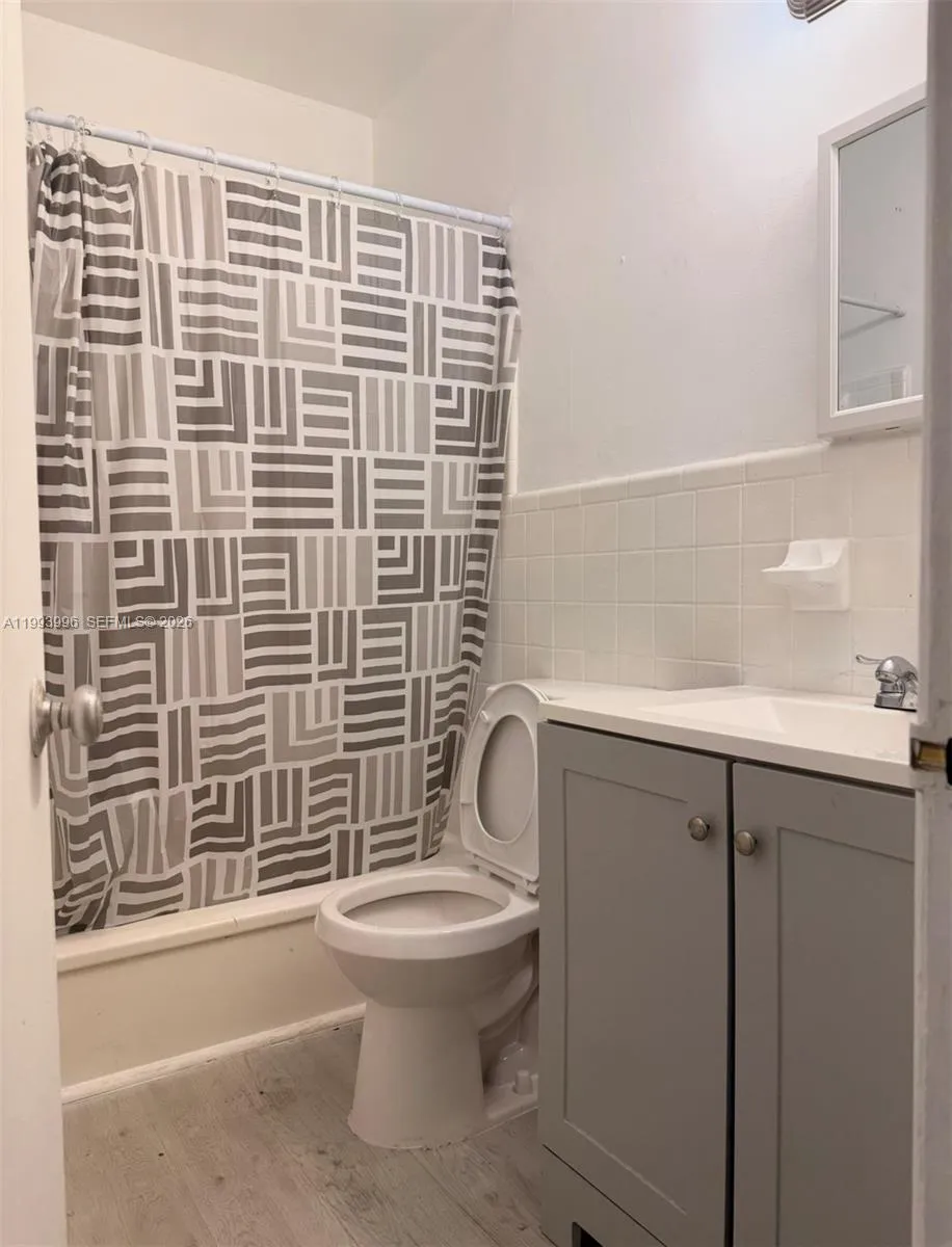 7717 Byron Ave 9, Miami Beach, Florida 33141, Miami Beach, Florida 33141, ,1 BathroomBathrooms,Residential Lease,For Rent,7717 Byron Ave 9, Miami Beach, Florida 33141,A11993996