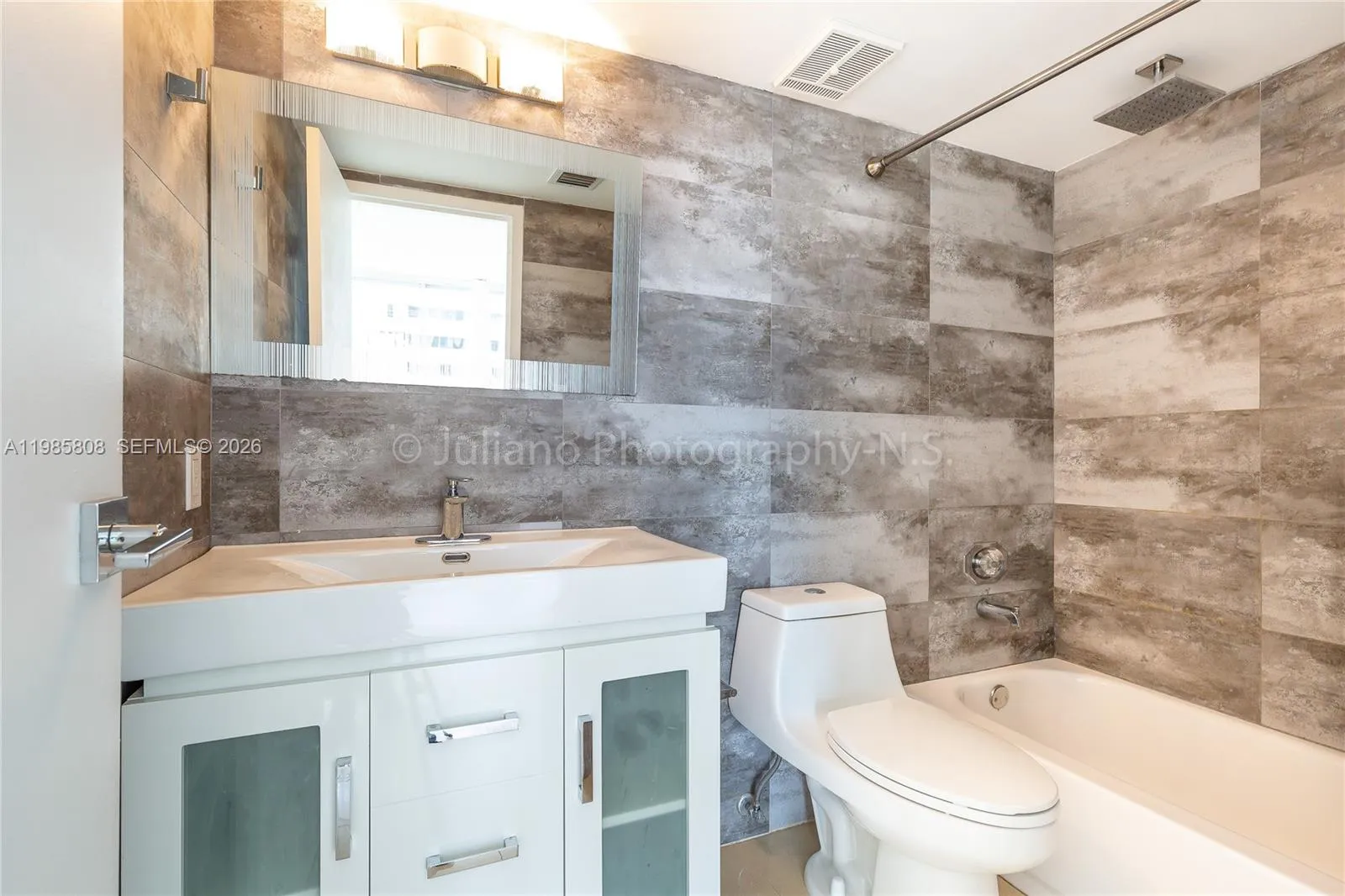 7601 E Treasure Dr 607, North Bay Village, Florida, North Bay Village, Florida 33141, 2 Bedrooms Bedrooms, ,2 BathroomsBathrooms,Residential Lease,For Rent,7601 E Treasure Dr 607, North Bay Village, Florida,A11985808