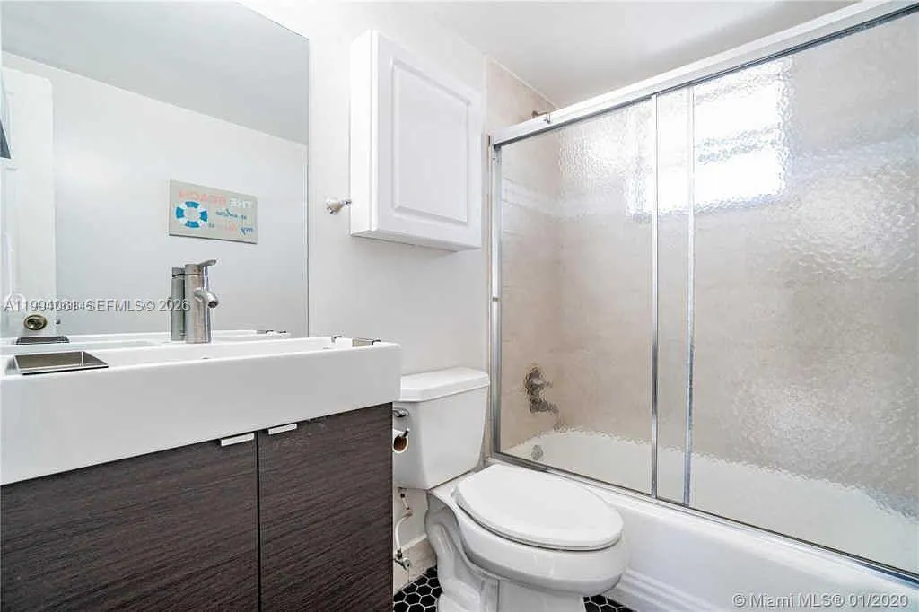 220 Kings Point Dr 509, Sunny Isles Beach, Florida, Sunny Isles Beach, Florida 33160, 2 Bedrooms Bedrooms, ,1 BathroomBathrooms,Residential Lease,For Rent,220 Kings Point Dr 509, Sunny Isles Beach, Florida,A11994061