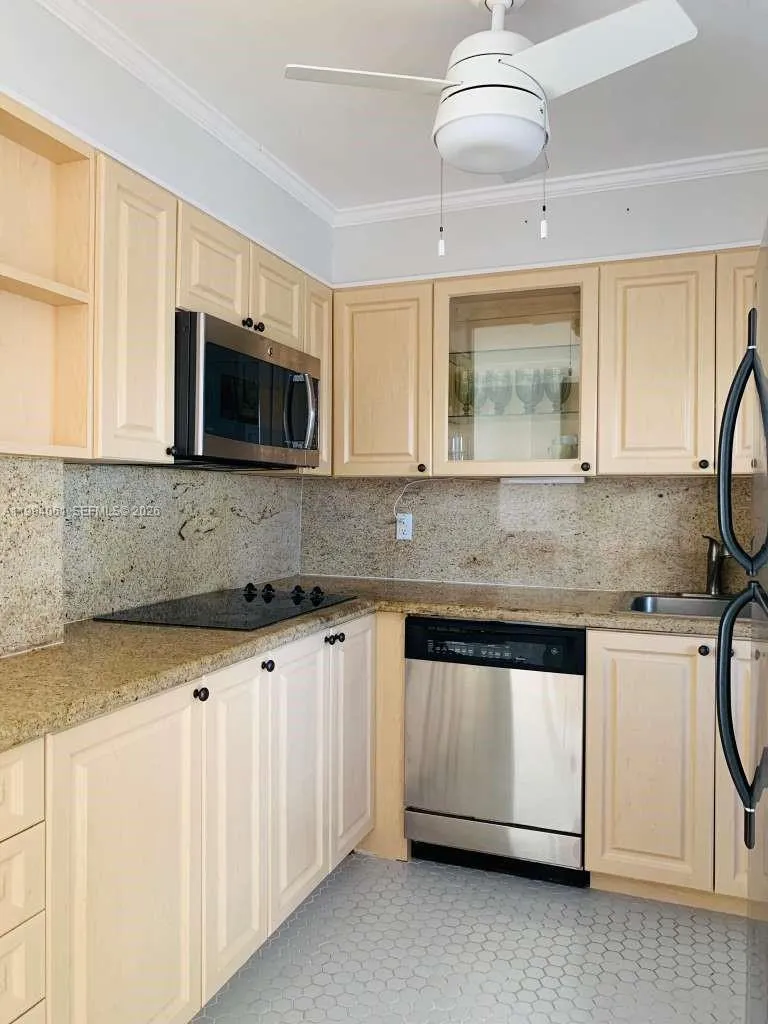 220 Kings Point Dr 509, Sunny Isles Beach, Florida, Sunny Isles Beach, Florida 33160, 2 Bedrooms Bedrooms, ,1 BathroomBathrooms,Residential Lease,For Rent,220 Kings Point Dr 509, Sunny Isles Beach, Florida,A11994061