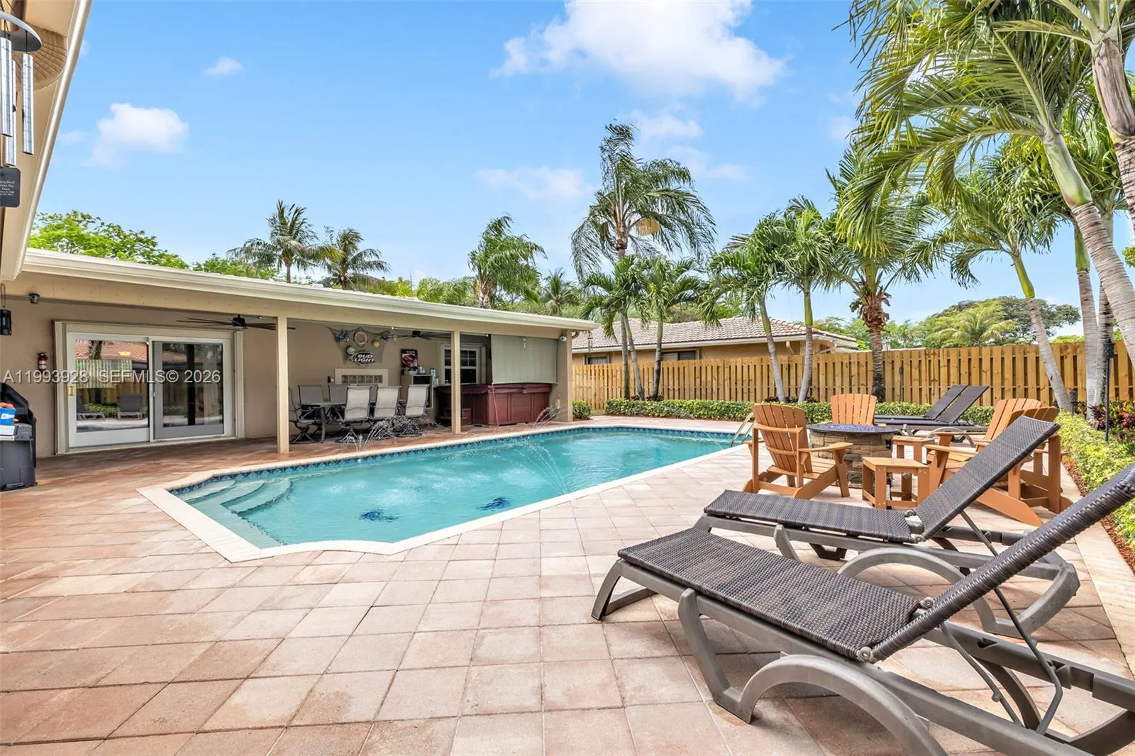 EXTENDED POOL DECK PERFECT FOR SUNNING