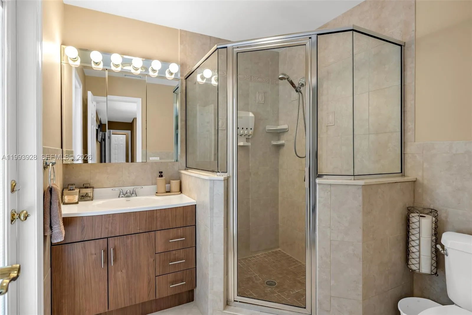 PRIMARY BATHROOM/CABANA