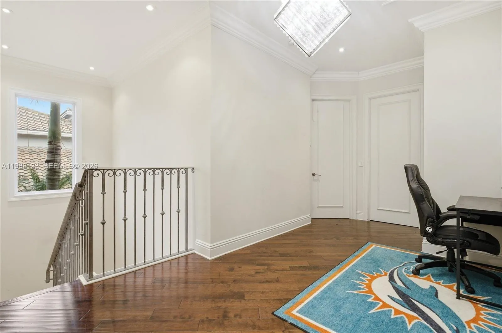 Foyer to 3 upstairs bedrooms