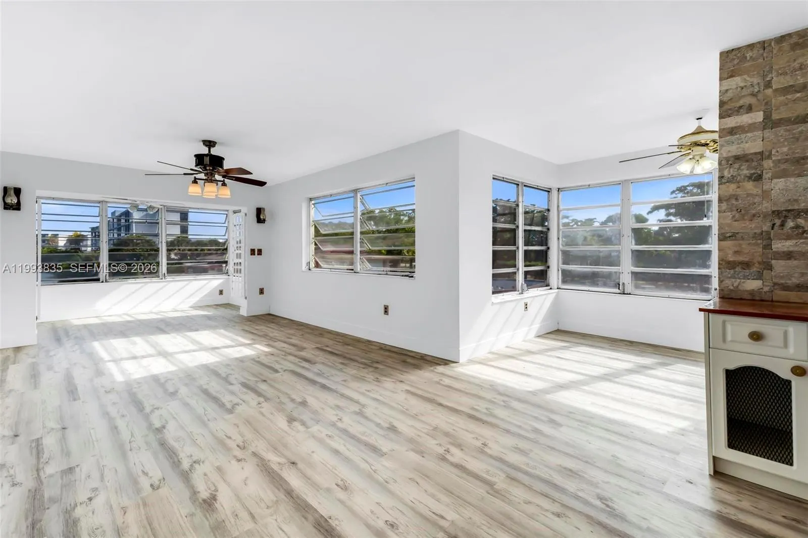 285 Ne 191st St 2925, Miami, Florida 33179, Miami, Florida 33179, 2 Bedrooms Bedrooms, ,2 BathroomsBathrooms,Residential Lease,For Rent,285 Ne 191st St 2925, Miami, Florida 33179,A11993835