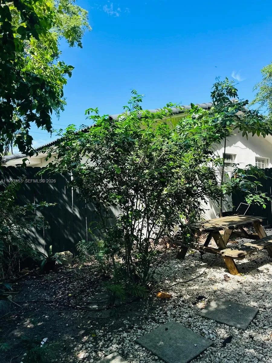 1002 Ne 119th St F, Biscayne Park, Florida 33161, Biscayne Park, Florida 33161, 2 Bedrooms Bedrooms, ,1 BathroomBathrooms,Residential Lease,For Rent,1002 Ne 119th St F, Biscayne Park, Florida 33161,A11993453