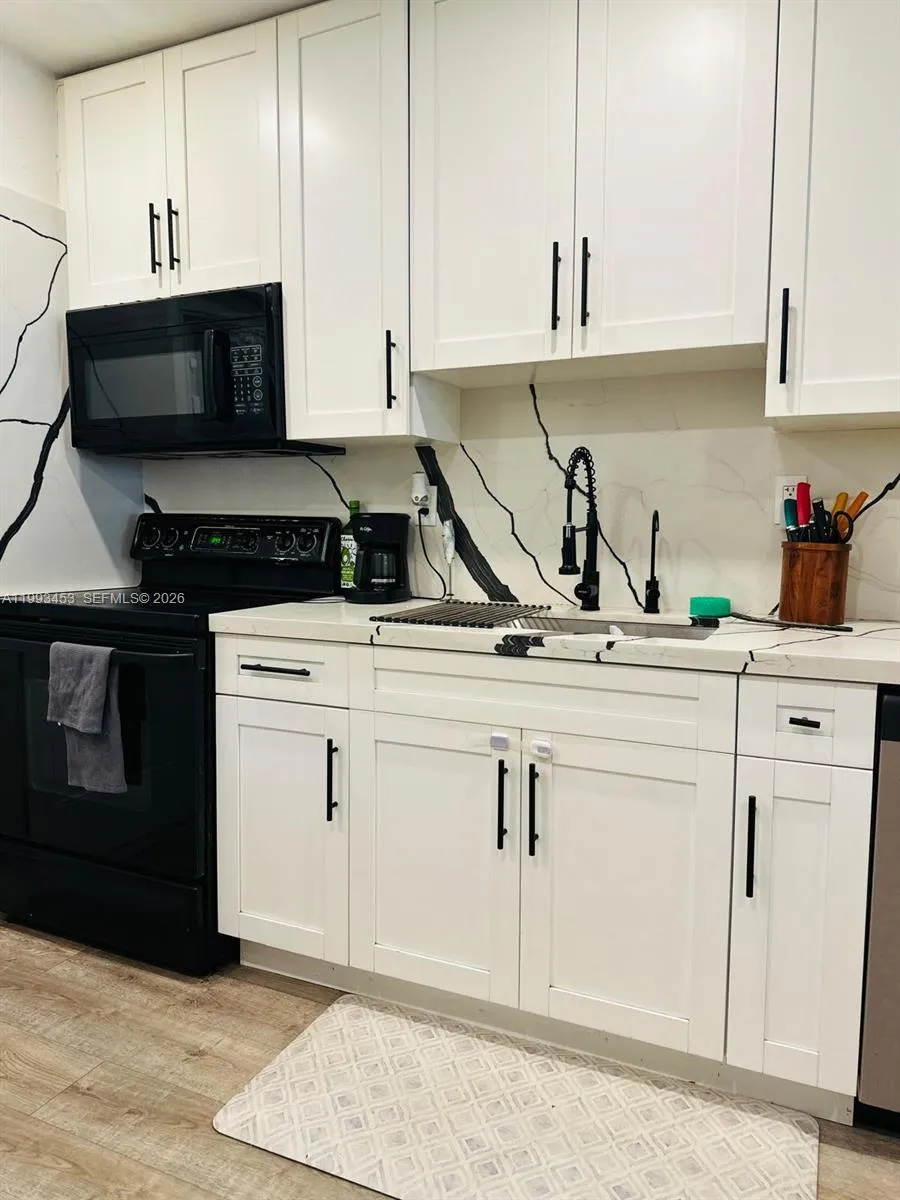 1002 Ne 119th St F, Biscayne Park, Florida 33161, Biscayne Park, Florida 33161, 2 Bedrooms Bedrooms, ,1 BathroomBathrooms,Residential Lease,For Rent,1002 Ne 119th St F, Biscayne Park, Florida 33161,A11993453