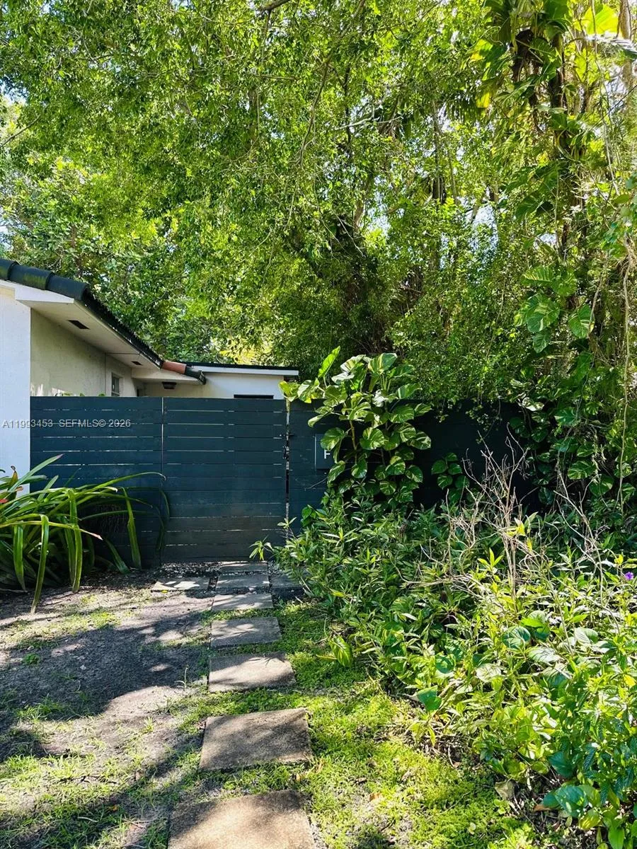 1002 Ne 119th St F, Biscayne Park, Florida 33161, Biscayne Park, Florida 33161, 2 Bedrooms Bedrooms, ,1 BathroomBathrooms,Residential Lease,For Rent,1002 Ne 119th St F, Biscayne Park, Florida 33161,A11993453