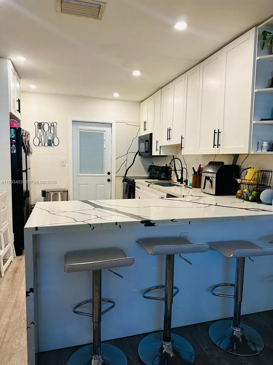 1002 Ne 119th St F, Biscayne Park, Florida 33161, Biscayne Park, Florida 33161, 2 Bedrooms Bedrooms, ,1 BathroomBathrooms,Residential Lease,For Rent,1002 Ne 119th St F, Biscayne Park, Florida 33161,A11993453