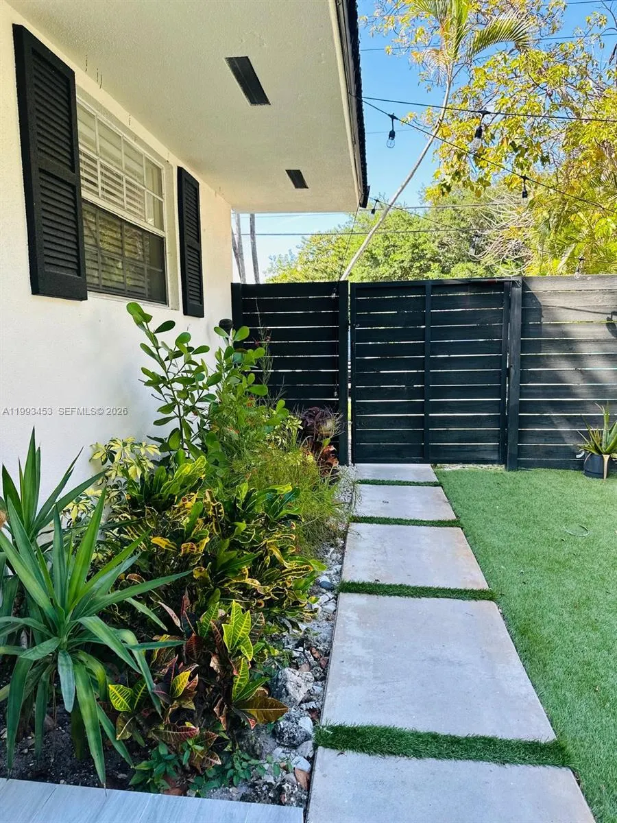 1002 Ne 119th St F, Biscayne Park, Florida 33161, Biscayne Park, Florida 33161, 2 Bedrooms Bedrooms, ,1 BathroomBathrooms,Residential Lease,For Rent,1002 Ne 119th St F, Biscayne Park, Florida 33161,A11993453