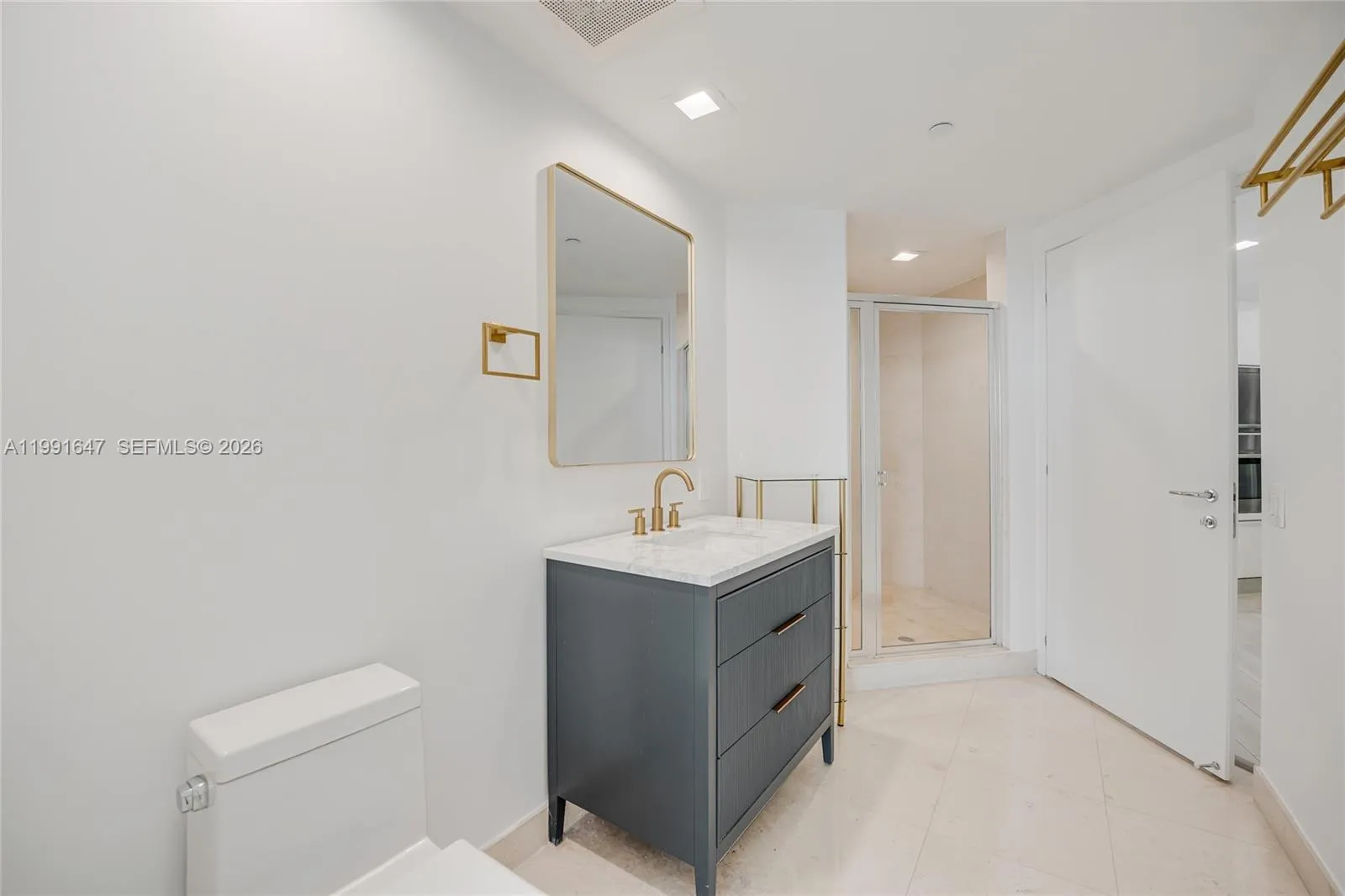 450 Alton Road 906, Miami Beach, Florida 33139, Miami Beach, Florida 33139, 2 Bedrooms Bedrooms, ,2 BathroomsBathrooms,Residential Lease,For Rent,450 Alton Road 906, Miami Beach, Florida 33139,A11991647